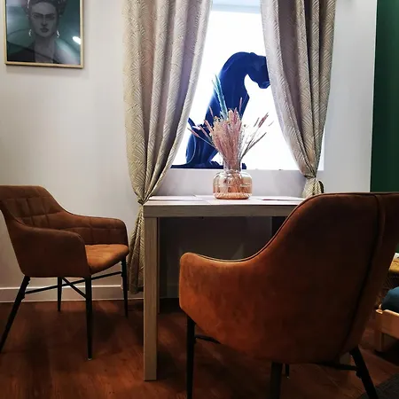 La Discretion By Connexion